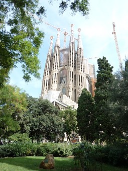 sagrada-familia-854026__340